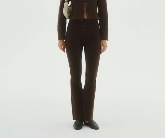 Corduroy bootcut pants that elongate the silhouette